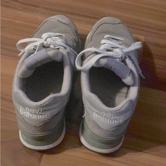 New Balance tennis shoes Size 8 GUC - Picture 2 of 4